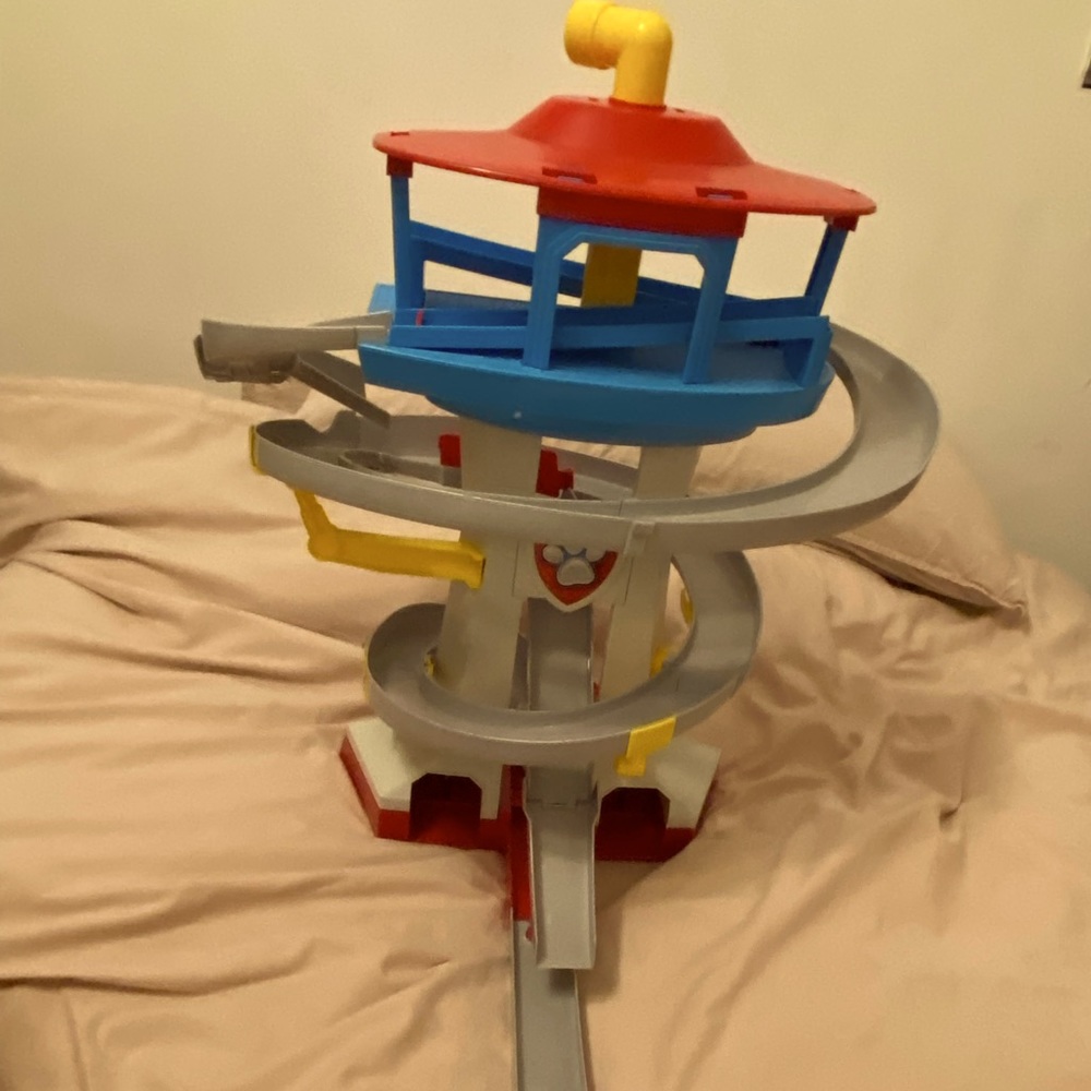 Paw patrol lookout tower in great condition